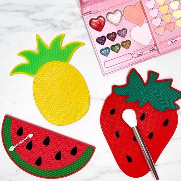 NWT Novelty Yellow & Green Pineapple Makeup Brush Silicone Cleaning Pad - Picture 2 of 5